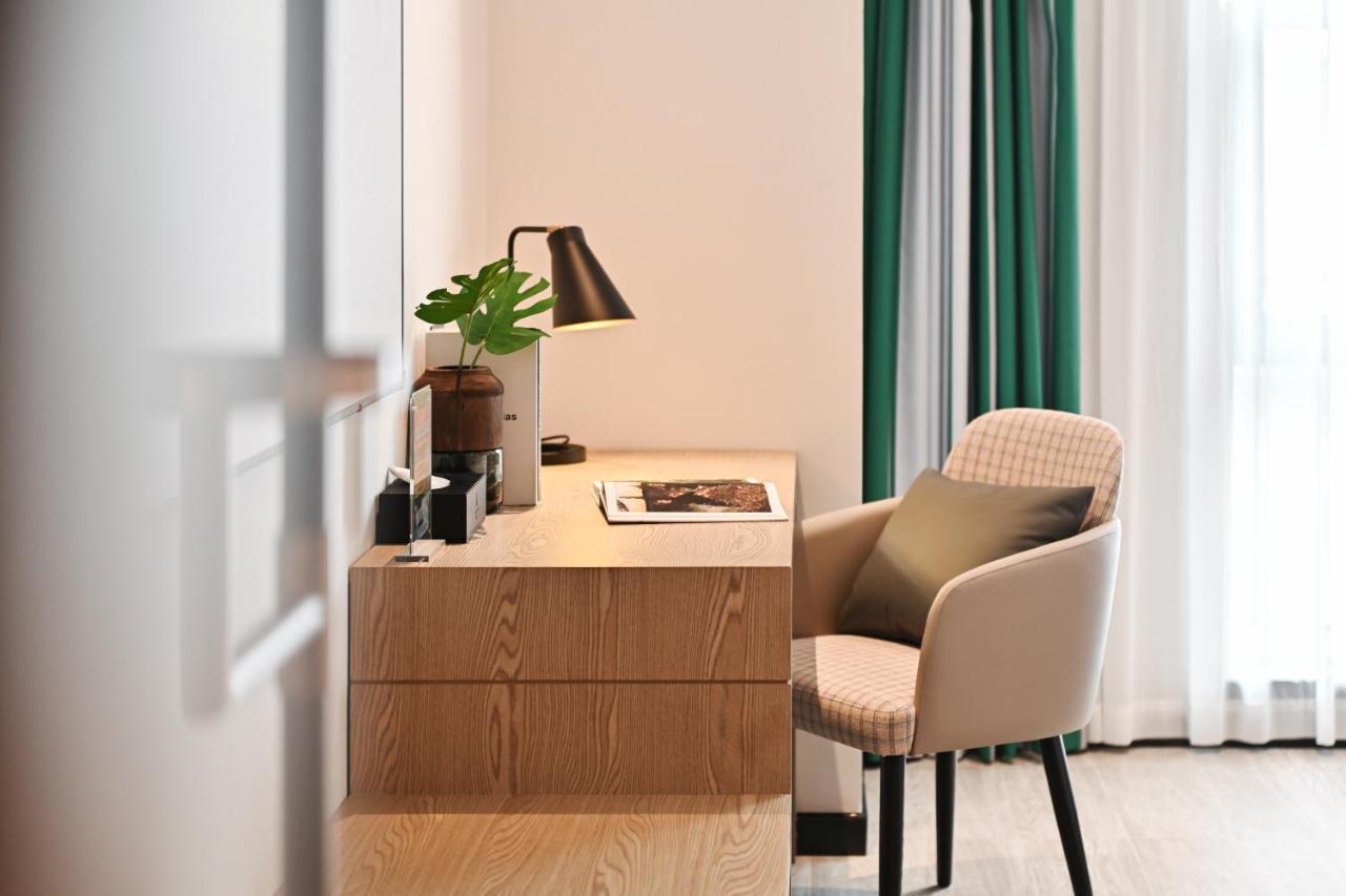 Livetour Hotel Luogang Science City Canton Esterno foto
