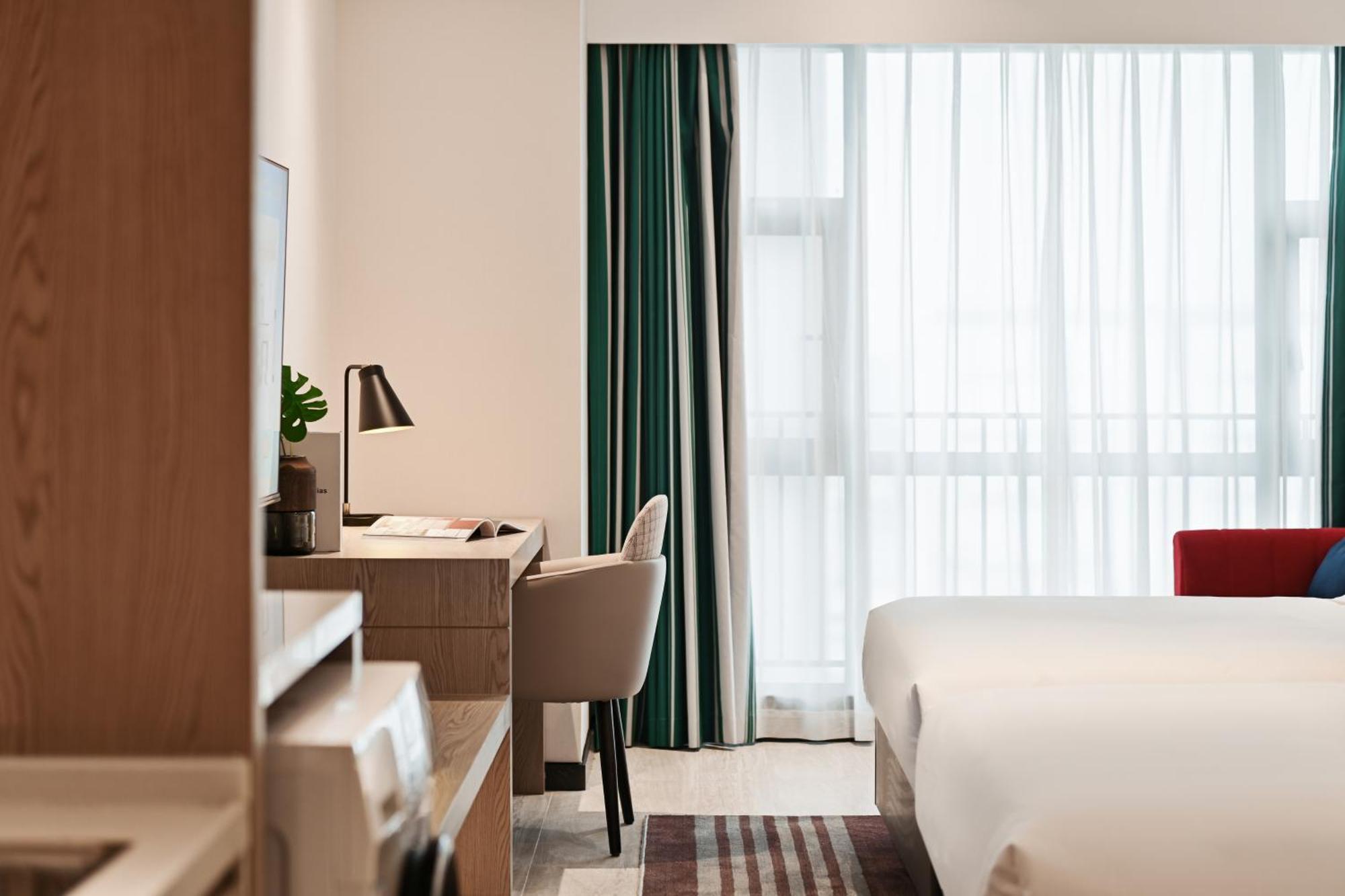 Livetour Hotel Luogang Science City Canton Esterno foto