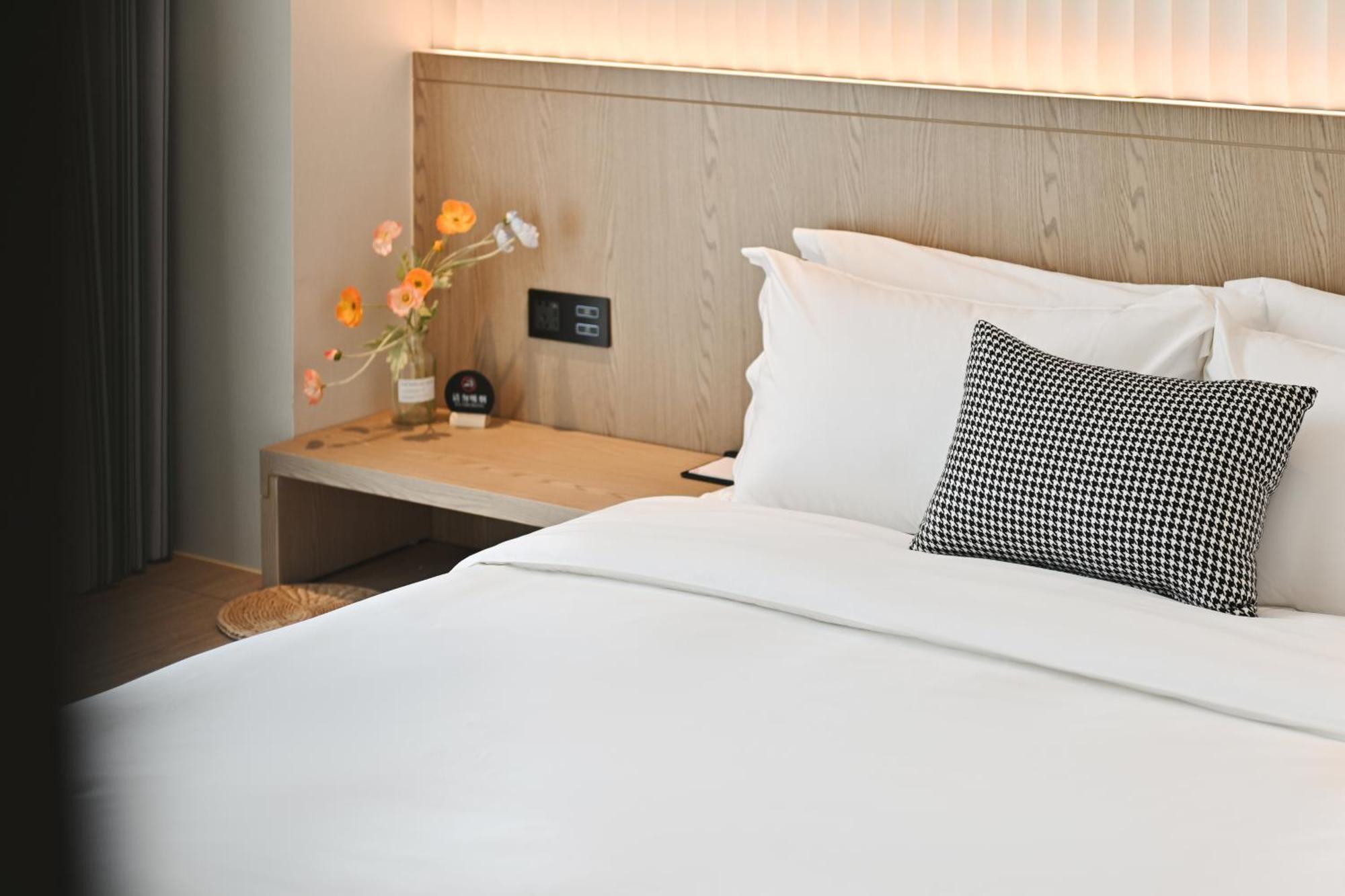 Livetour Hotel Luogang Science City Canton Esterno foto
