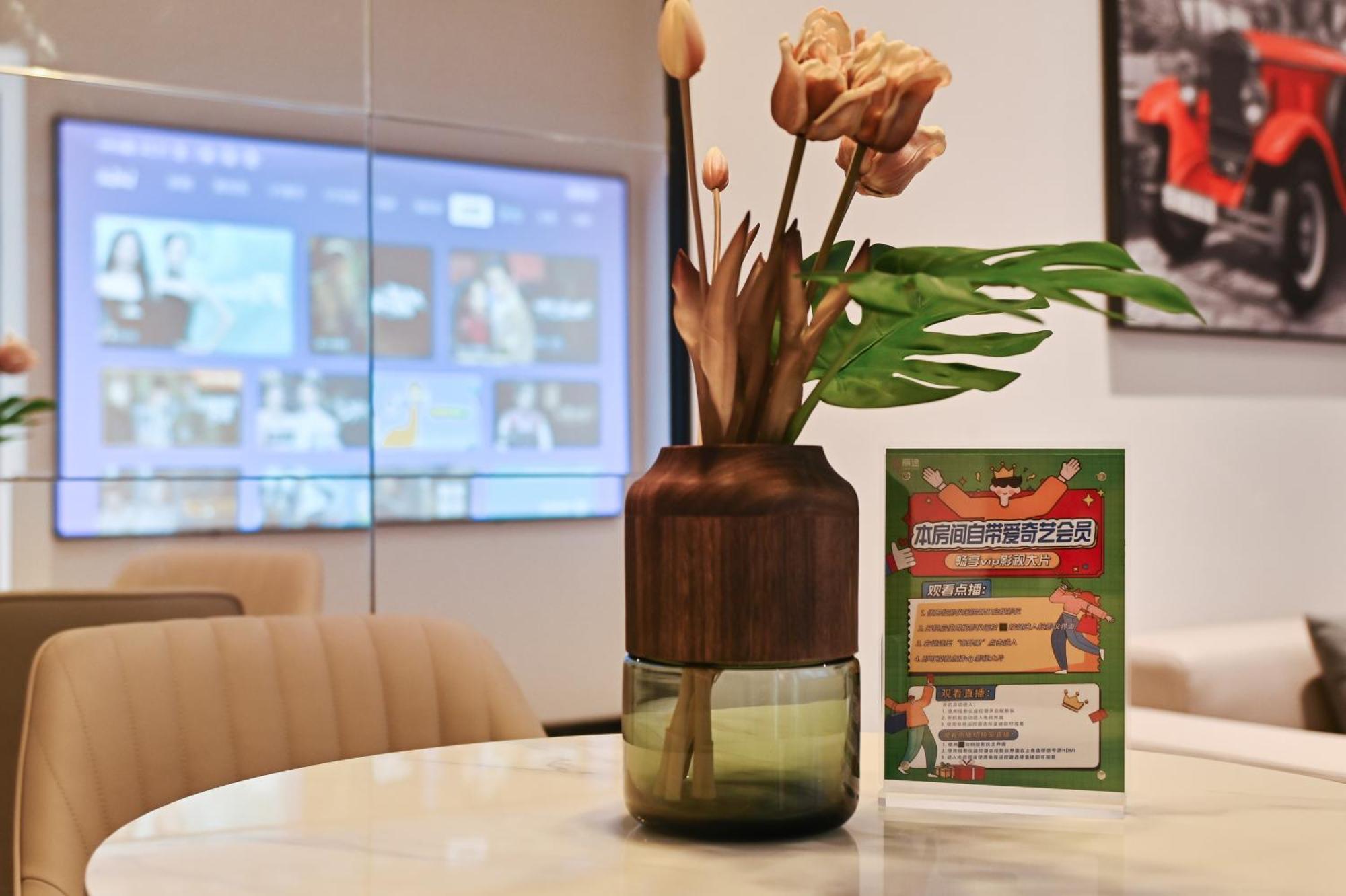 Livetour Hotel Luogang Science City Canton Esterno foto